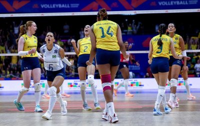 Seleção feminina de vôlei sofre no início, mas vence República Dominicana na Liga das Nações