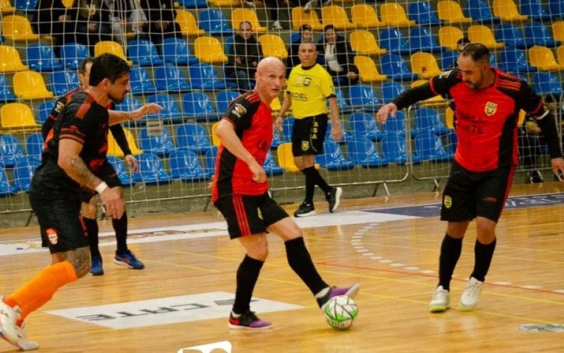 Casa da Lataria (laranja) é um dos finalistas na categoria Máster 40