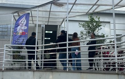 VÍDEO: Vacina contra a gripe atrai moradores de Novo Hamburgo para a Casa da Vacina neste sábado; veja como se vacinar