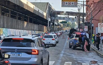 Prefeitura de Canoas coloca homens e máquinas para recuperar o asfalto da Avenida Victor Barreto
