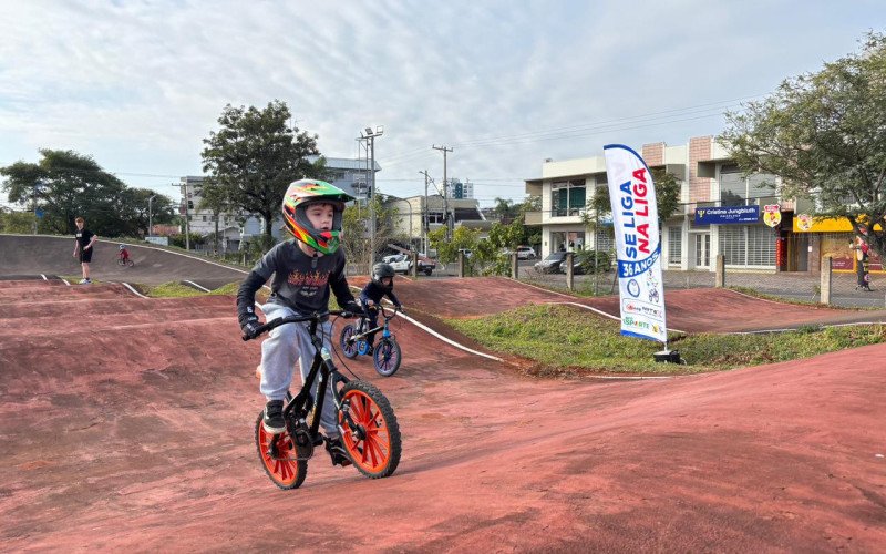 Escolinha de Bicicross da Liga Campo-bonense de BMX abre vagas para nova turma no mês de junho