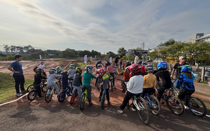 Escolinha de Bicicross da Liga Campo-bonense de BMX abre vagas para nova turma no mês de junho