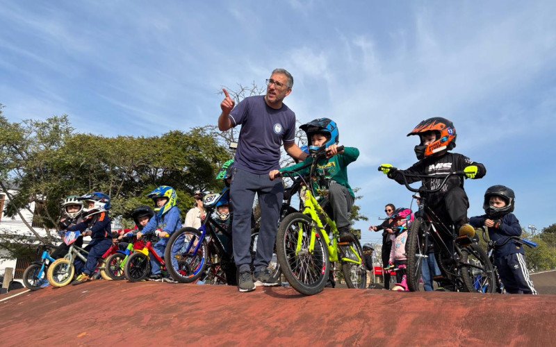 Escolinha de Bicicross da Liga Campo-bonense de BMX abre vagas para nova turma no mês de junho
