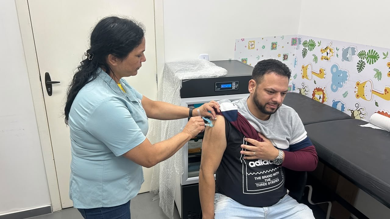 &ldquo;Descongestiona as UPAs&rdquo;: Comunidade aproveita o s&aacute;bado para se vacinar contra a gripe