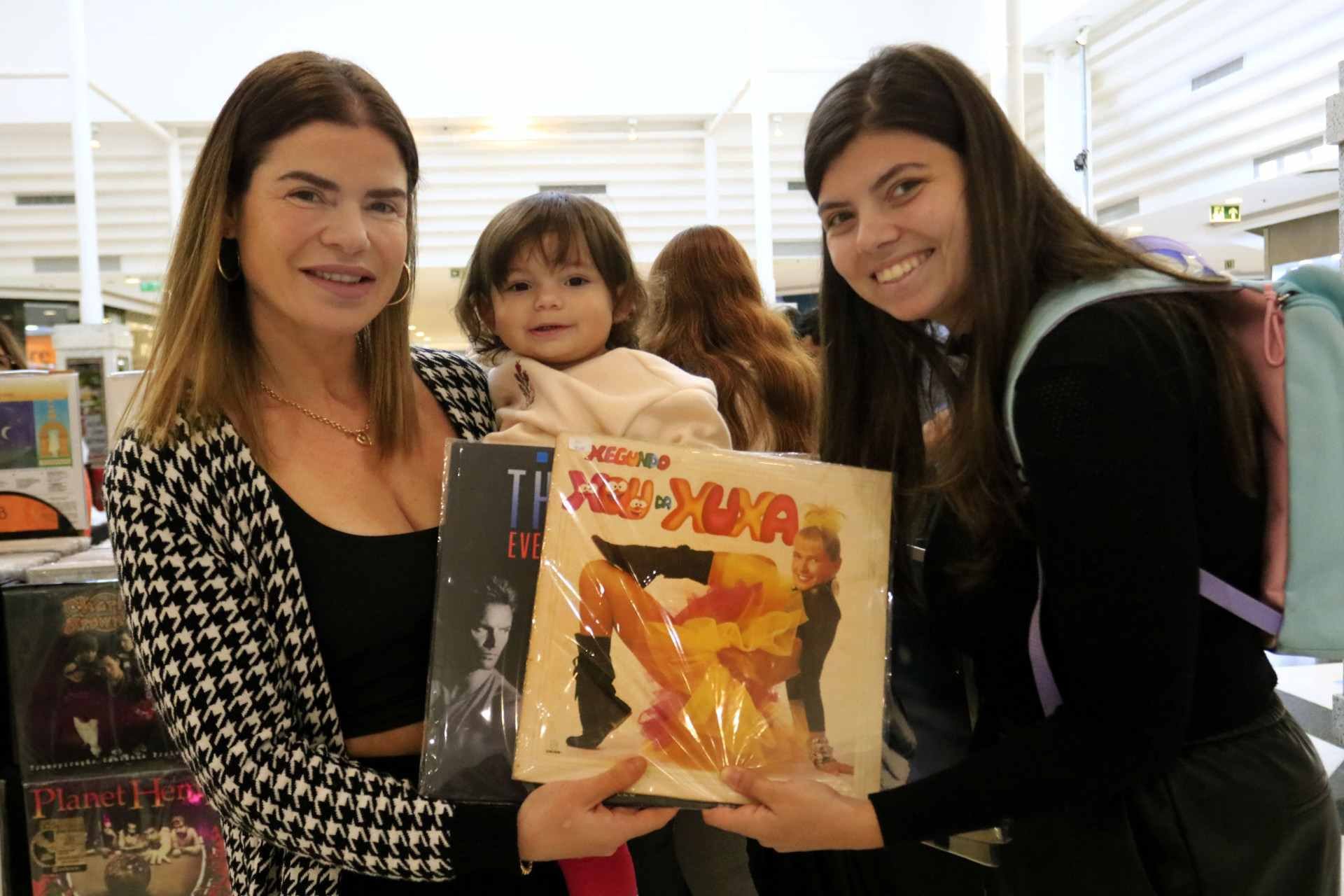 &ldquo;Para rodar o disco da rainha&rdquo;: Apaixonados por discos antigos se re&uacute;nem no Canoas Shopping