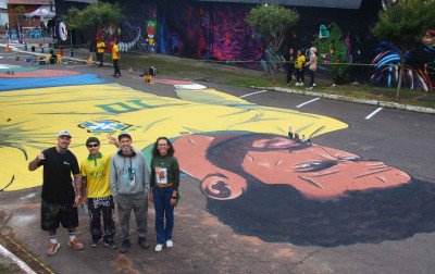 Rua de Novo Hamburgo ganha pintura gigante em homenagem ao camisa 10 da Seleção