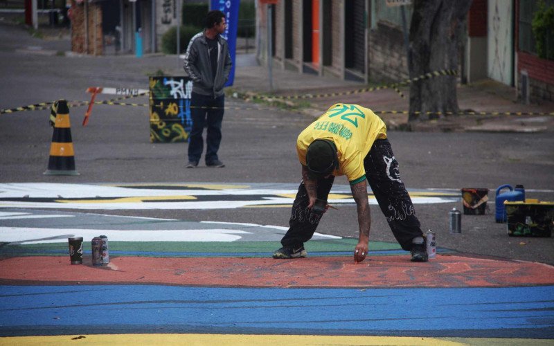 Neymar foi pintado na rua João Pessoa para a Copa do Mundo