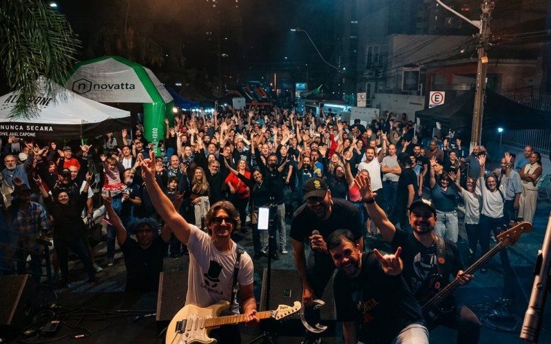 9&ordf;edi&ccedil;&atilde;o do S&atilde;o Leo Street Beer com a banda CarneKrua
