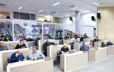 Vereadores assinam requerimento de CPI para investigar salário da secretária da Fazenda de Novo Hamburgo
