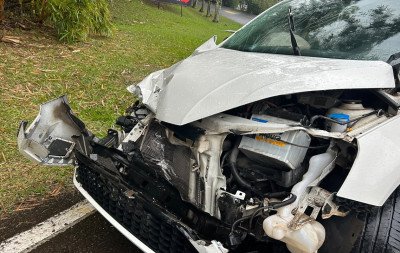 RS-240: Acidente envolvendo carro e carreta é registrado em retorno da rodovia no trecho de São Leopoldo