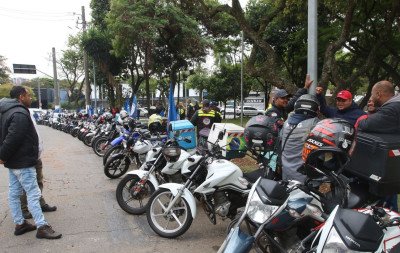 Governo prepara linha de crédito para motociclistas de aplicativos