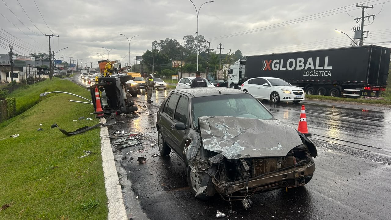 RS-239: Colis&atilde;o frontal provoca tombamento de Pajero e deixa tr&ecirc;s feridos entre Campo Bom e Sapiranga