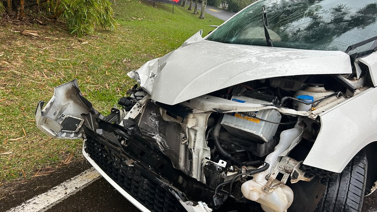 RS-240: Acidente envolvendo carro e carreta &eacute; registrado em retorno da rodovia no trecho de S&atilde;o Leopoldo