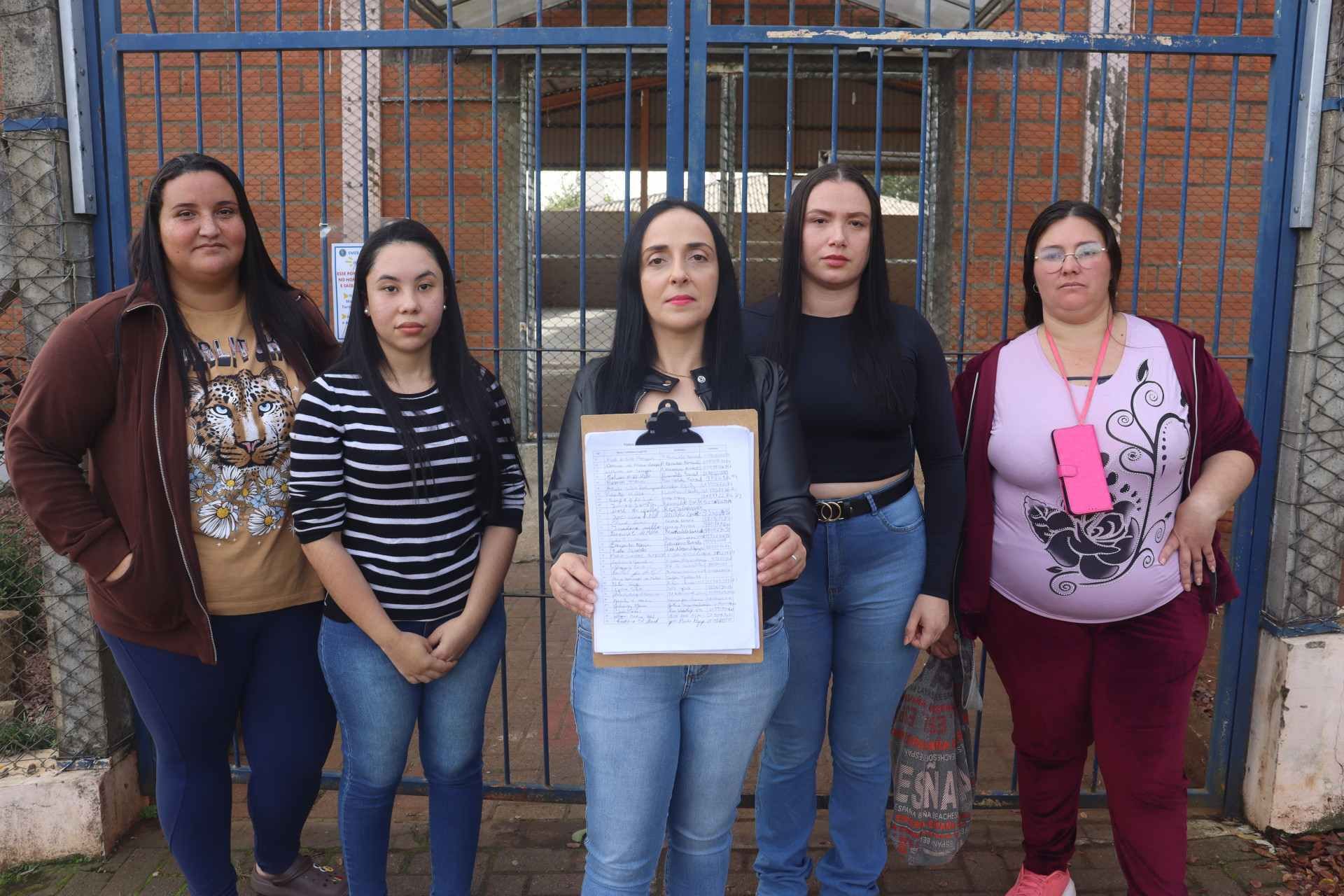 M&atilde;es criam abaixo-assinado devido a n&atilde;o abertura de turmas de 1&ordm; ano em escola de Lomba Grande; entenda