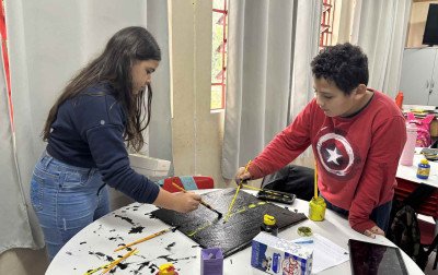 Alunos embarcam em "viagem cultural" por países da Copa em gincana escolar