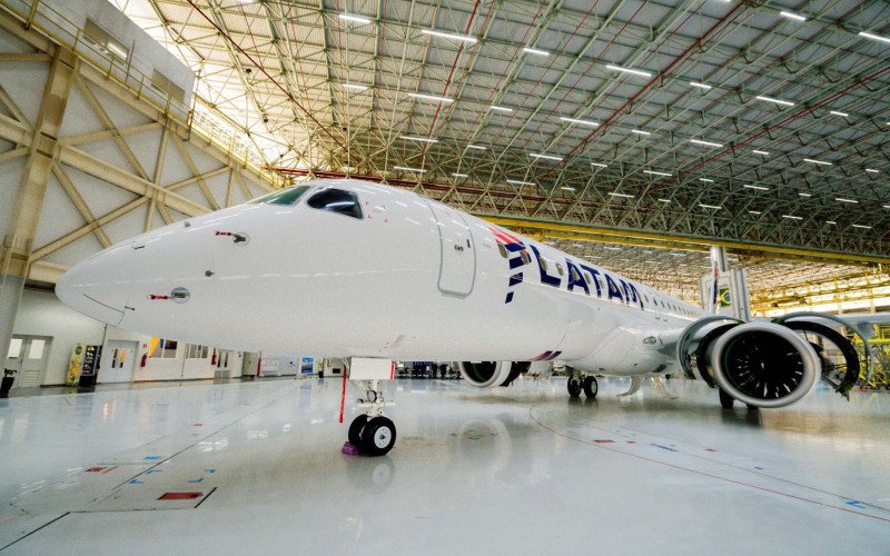 Latam apresenta seu novo avião, o Embraer 195-E2 | abc+