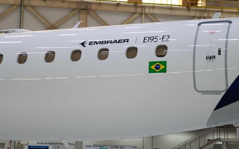 Latam apresenta seu novo avião, o Embraer 195-E2