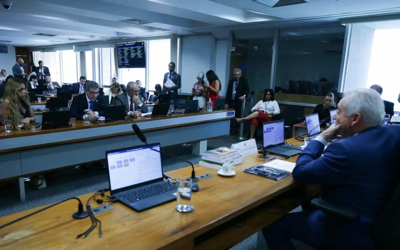 Senadores discutem ritmo de tramitação da PEC do fim da escala 6x1 | abc+