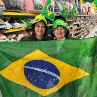 Quanto custa montar o "kit da Copa"? Itens movimentam o comércio
