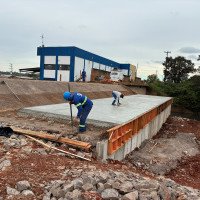 Obras de reforço no dique dos bairros Vicentina e São Miguel estão 95% concluídas