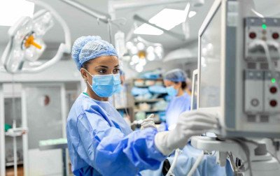 Alta complexidade nas UTIs aumenta demanda por profissionais especializados em terapia intensiva