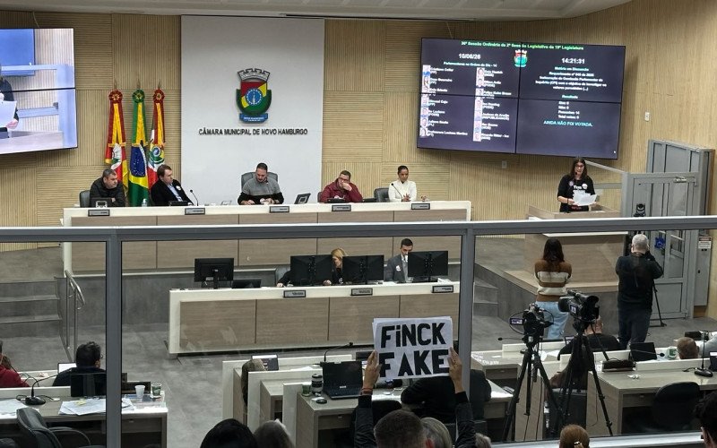 Vereadores aprovam CPI para investigar duplo salário de secretária de Novo Hamburgo; veja como foi a votação