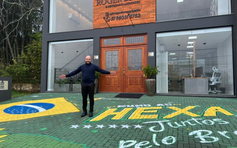 Escritório do advogado Róger está pintado na torcida pela Seleção | abc+