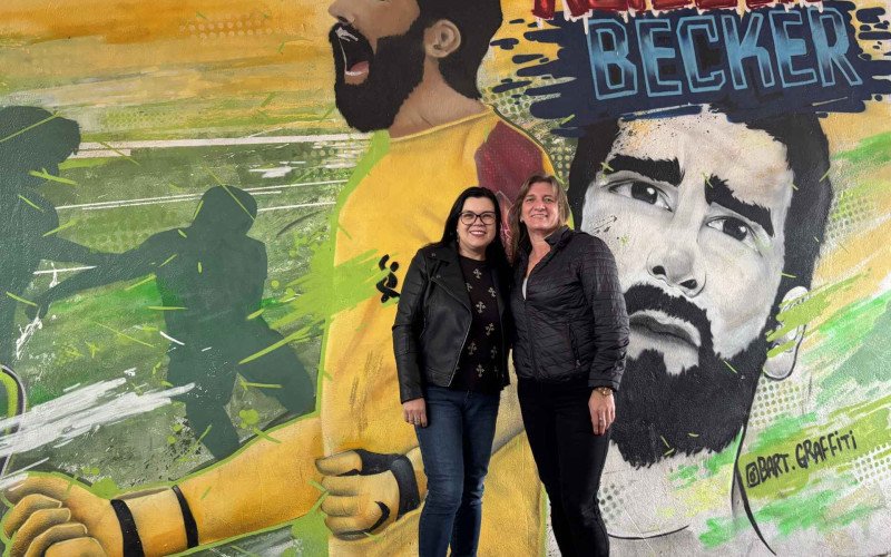 Ex-professoras do goleiro Alisson na Escola João Ribeiro, Maristela e Renata | abc+