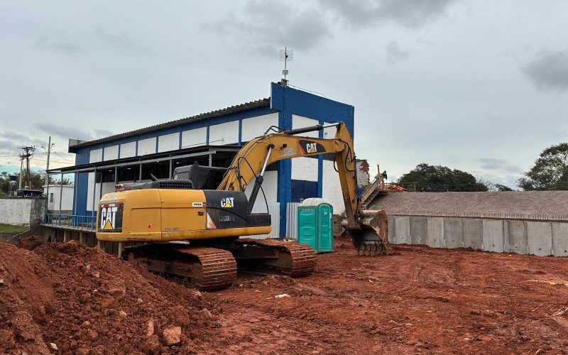 Obras de reforço no dique dos bairros Vicentina e São Miguel estão 95% concluídas
