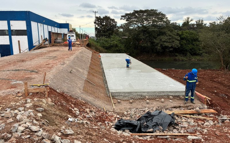 Obras de reforço no dique dos bairros Vicentina e São Miguel estão 95% concluídas
