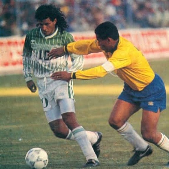 Marco Etcheverry em atuação na primeira derrota do Brasil na história das eliminatórias | abc+