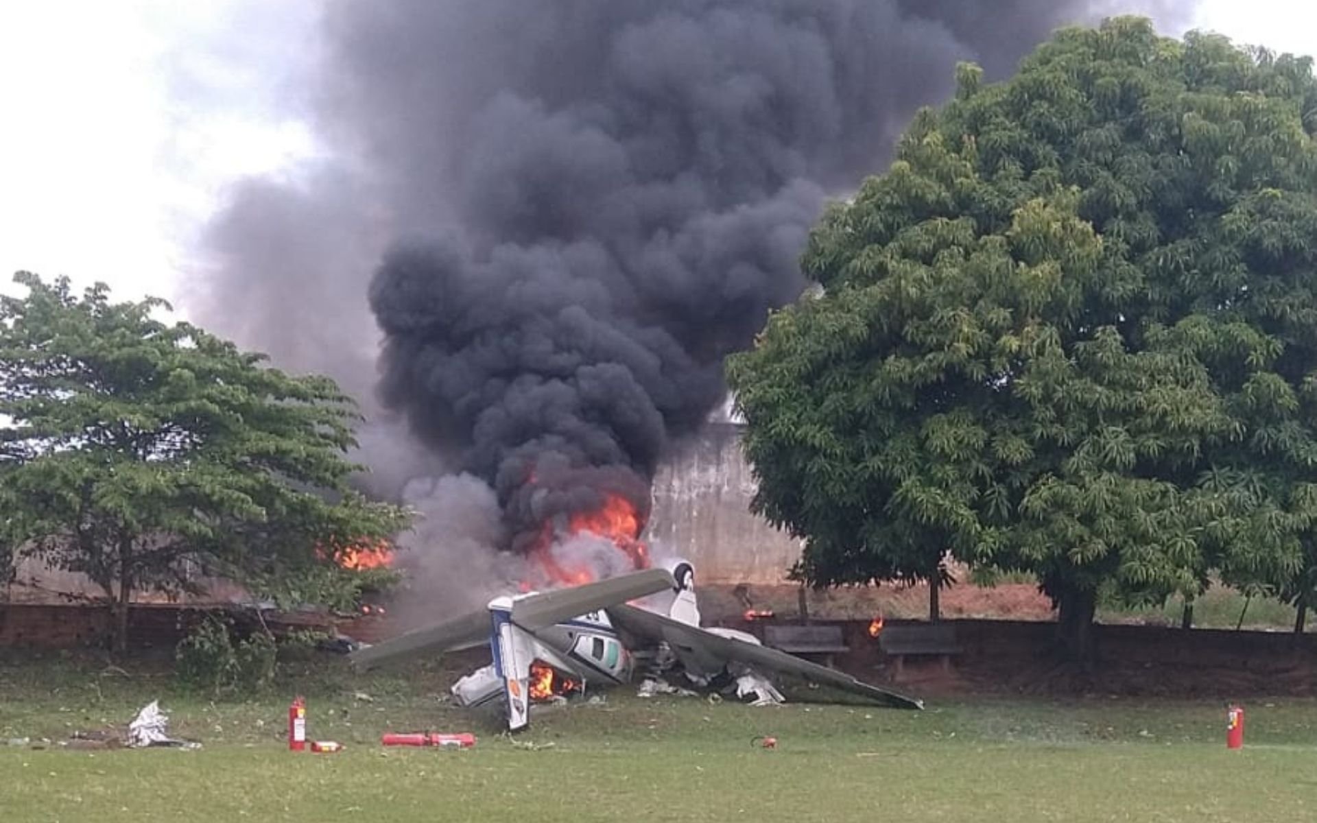 Duas pessoas morreram na queda de um avião de pequeno porte em Marília (SP) | abc+