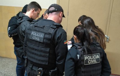 Busca em presídios e 24 presos: Rede de lavagem de dinheiro do narcotráfico é alvo da polícia no RS