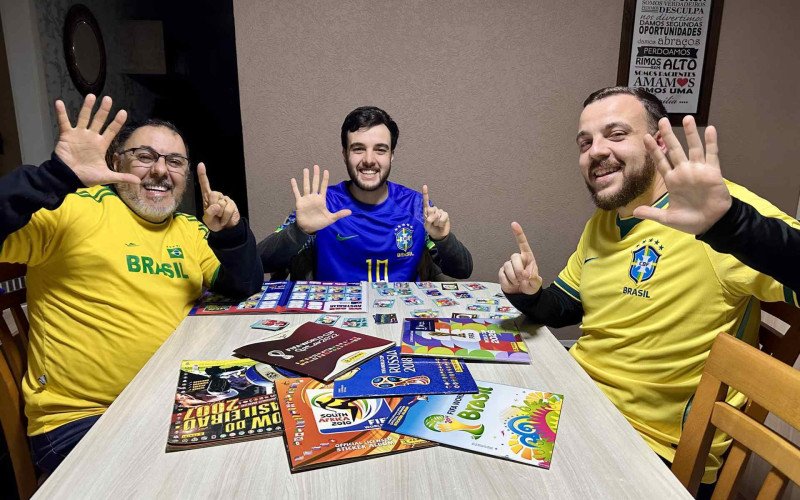 Colecionar álbuns de Copa virou tradição