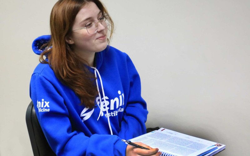 A estudante Betina afirma não haver uma fórmula mágica que garanta a aprovação | abc+