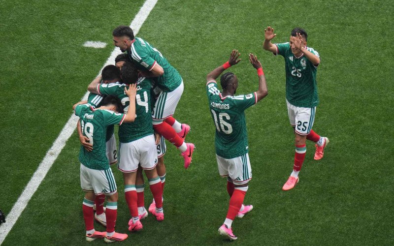 Mexicanos comemoram a primeira vitória | abc+
