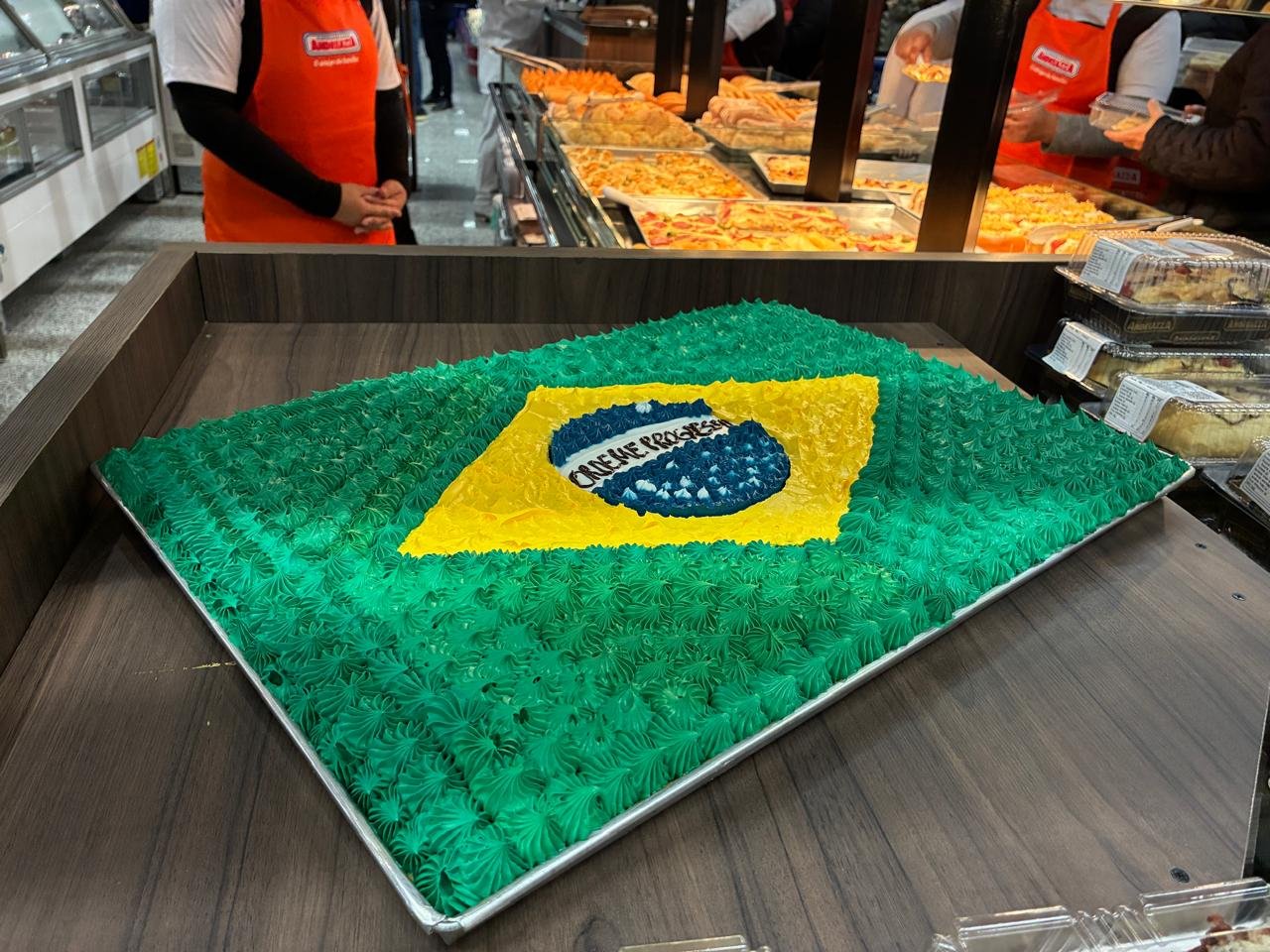 Guloseimas para a Copa - bolo decorado com a bandeira do Brasil