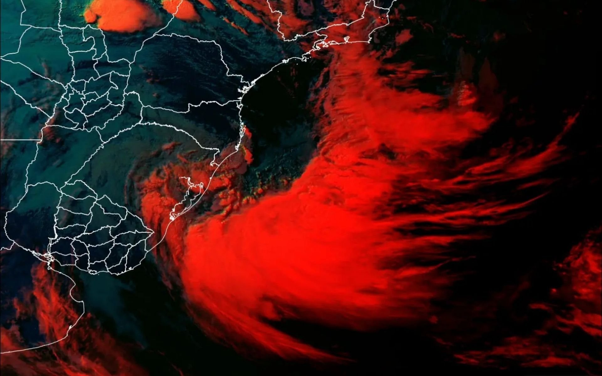 CICLONE: Satélite mostra formação de fenômeno com vórtice no leste do RS