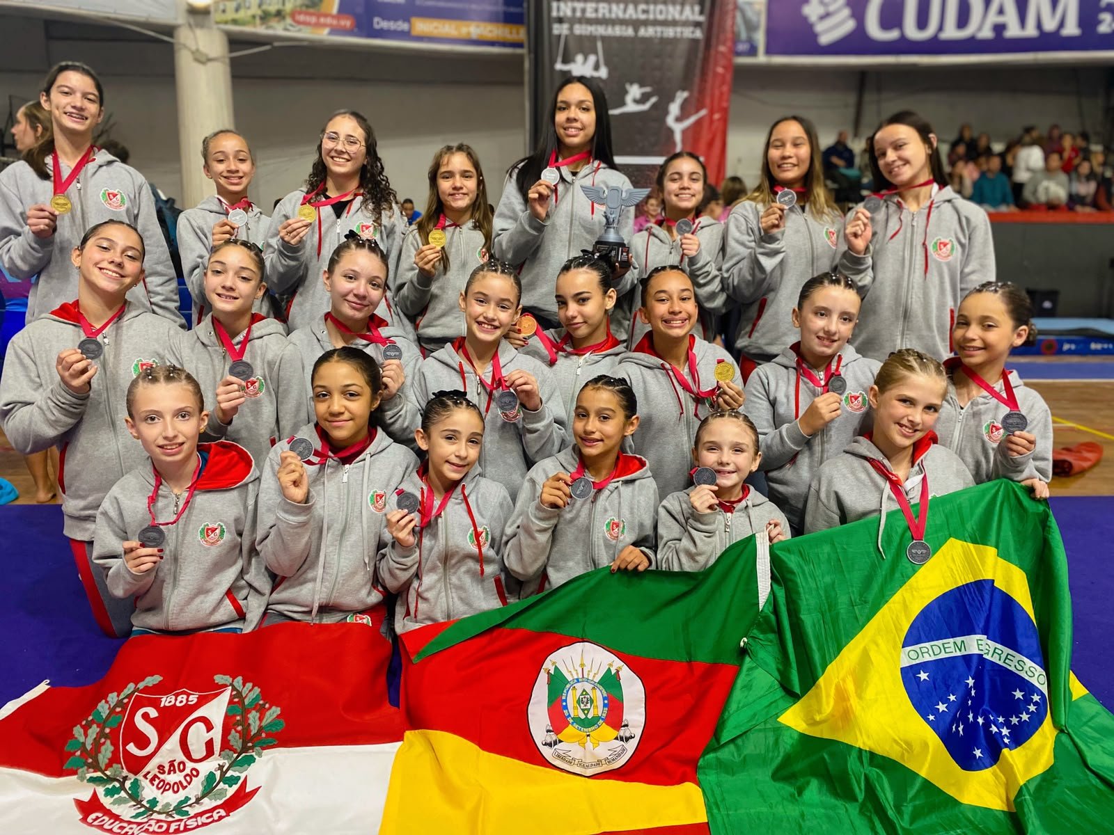Ginastas da SGSL conquistam sete medalhas em competi&ccedil;&atilde;o internacional no Uruguai