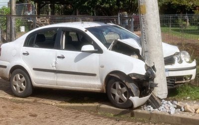 Motorista morre após colisão de carro contra poste no Vale do Paranhana