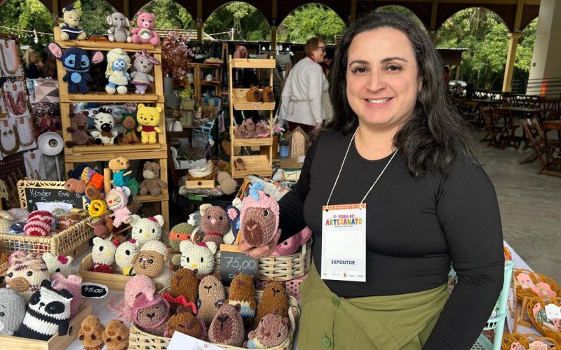 Larissa Loureiro com os amigurumis | abc+