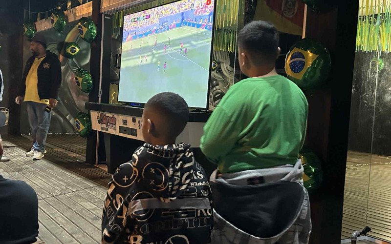 Torcida e apreensão na Santo Afonso - Brasil x Marrocos 