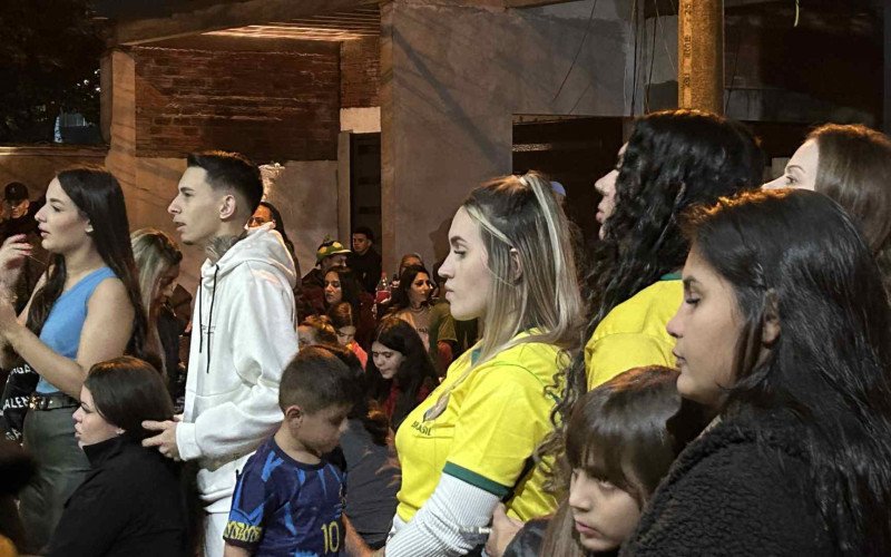 Torcida e apreensão na Santo Afonso - Brasil x Marrocos 