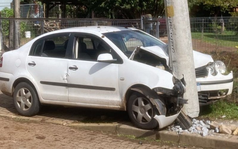 Homem morre após colisão de carro contra poste no Vale do Paranhana | abc+