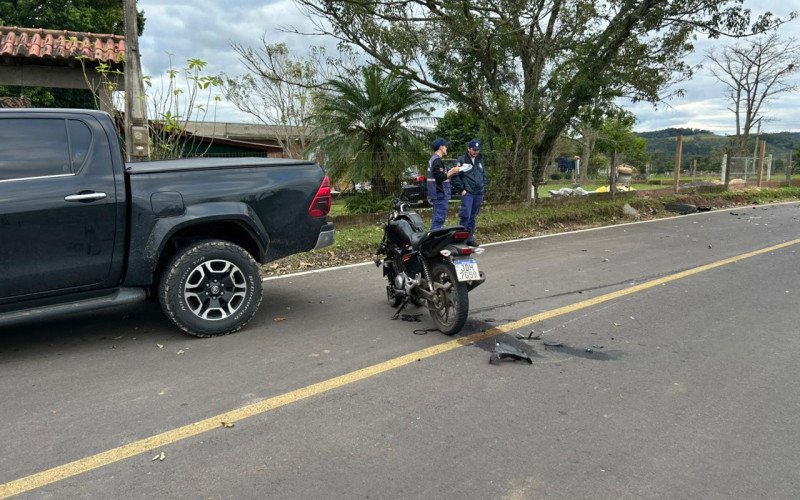 Acidente ocorreu na rua Claudio Schein, no bairro Tucanos