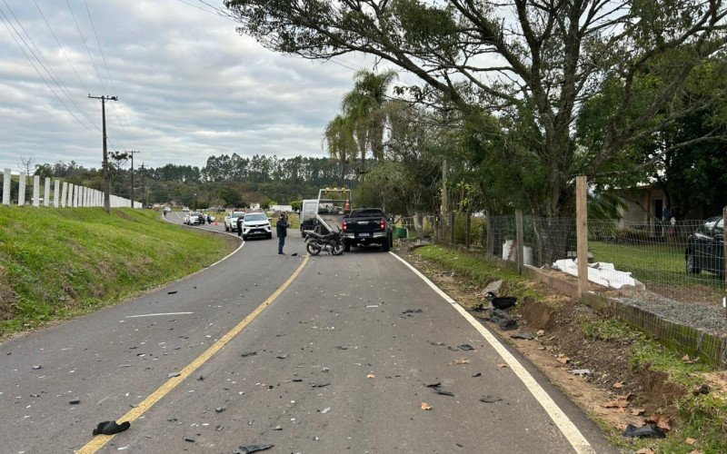 Acidente ocorreu na rua Claudio Schein, no bairro Tucanos