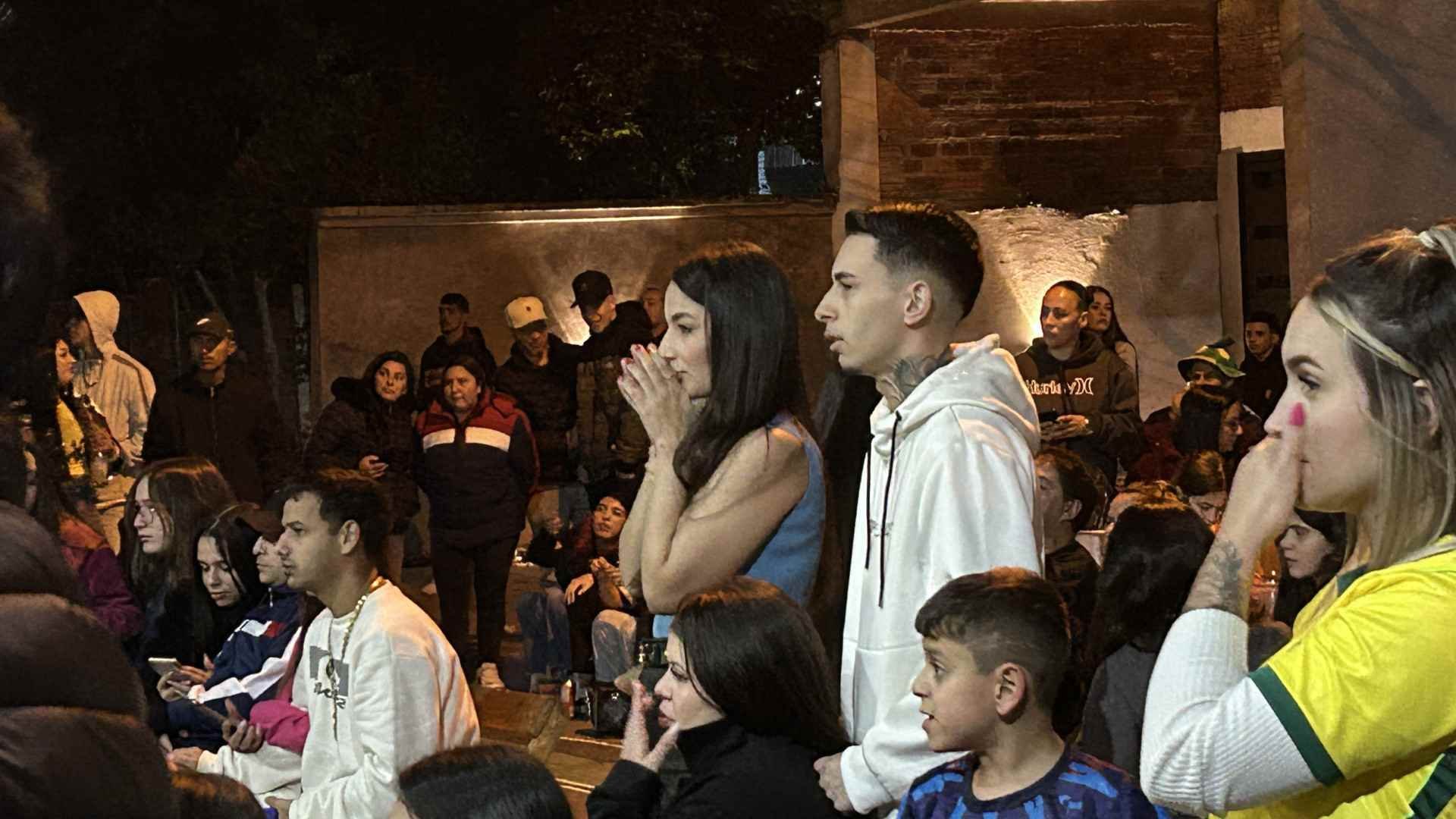 V&Iacute;DEO: Torcida e apreens&atilde;o marcam torcida pelo Brasil no bairro Santo Afonso em Novo Hamburgo