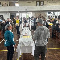 Com almoço, bazar e brincadeiras, mais de 400 fiéis participam da Festa de Santo Antônio