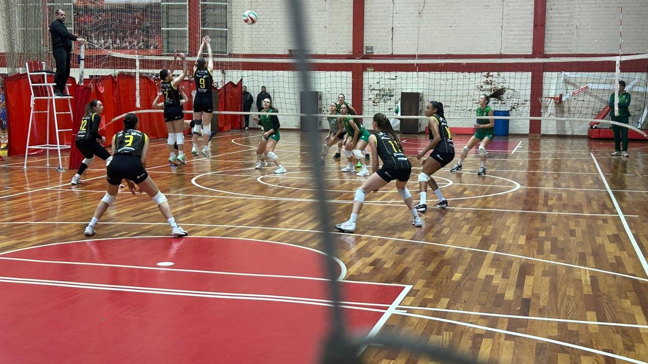 Jogos Universit&aacute;rios de V&ocirc;lei movimentam a Sociedade Gin&aacute;stica neste fim de semana