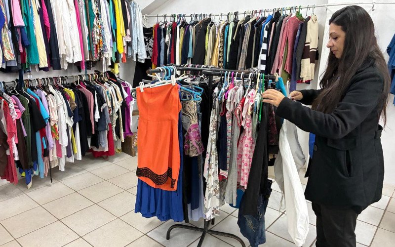 Coordenadora do Banco do Agasalho leopoldense, Francine Lucchese diz local chegou a atender 125 pessoas num único dia, nas últimas semanas
